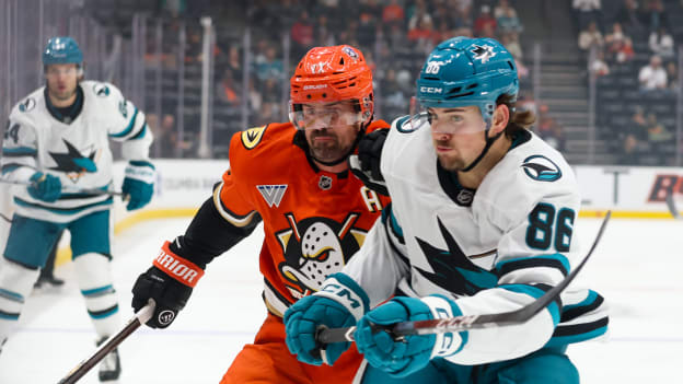 20250929_Sharks_Ducks_Robinson_0143