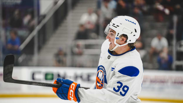 20250919_NYI_TRAININGCAMP_JOHNSTON-45