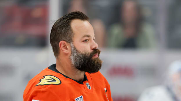 20250929_Sharks_Ducks_Robinson_0012