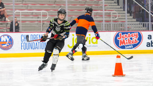 PHOTOS: Military Try Hockey for Free