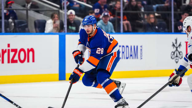 20250929_NYI_NYR_FIRSTPERIOD_ACTION-33