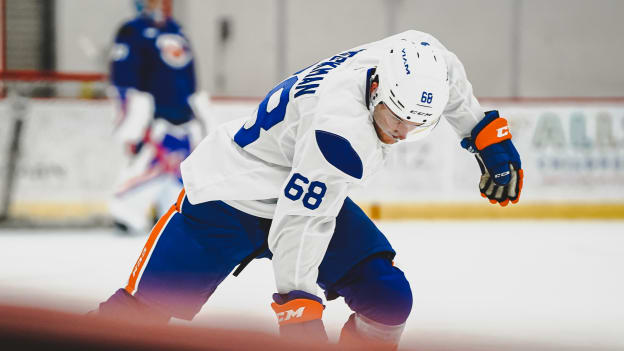 20250919_NYI_TRAININGCAMP_JOHNSTON-14