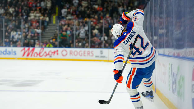 Edmonton Oilers v Vancouver Canucks