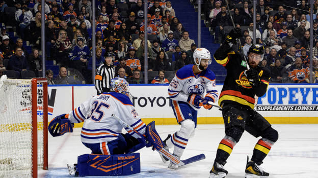 Edmonton Oilers v Vancouver Canucks