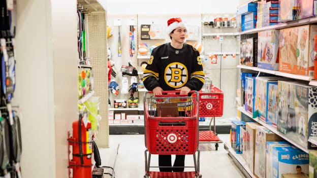 20251110_NG_Bruins_HolidayShopping_045