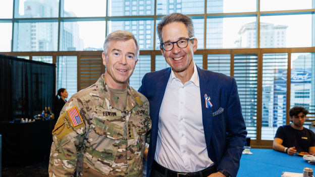 251116TBLvVAN_MilitaryAppreciation279cbl