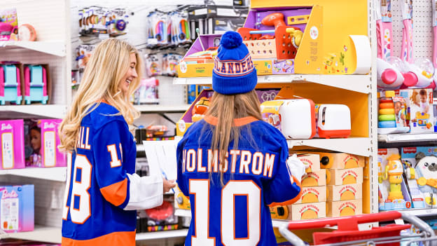 PHOTOS: Islanders Wives and Girlfriends Shop for Holiday Hospital Visits