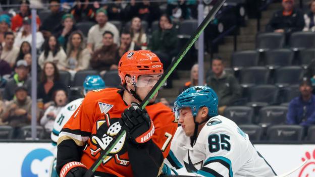 20250929_Sharks_Ducks_Robinson_0229