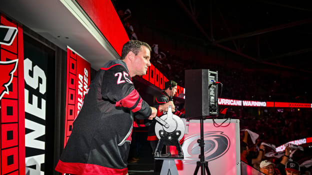 250420_CARvsNJD_RD1_GM1_CH3_4115