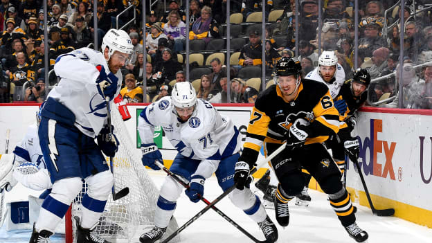 28435050_Tampa_Bay_Lightning_v_Pittsburgh_Penguins_Andrew_Taylor_(Greenfly)_20250113_010415