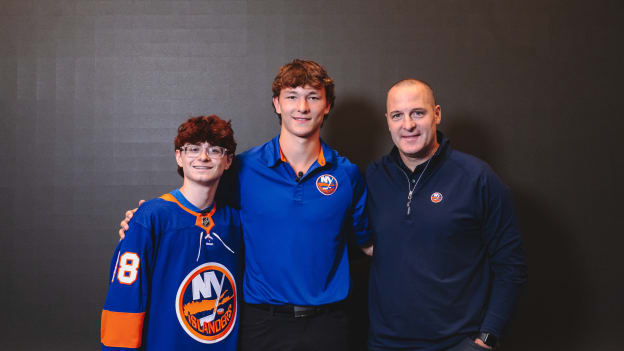 20250804_SCHAEFER_JERSEY_REVEAL_LOCKERROOM_BATCH1-72