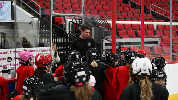 251003IIHFGirlsHockey0010_kdg