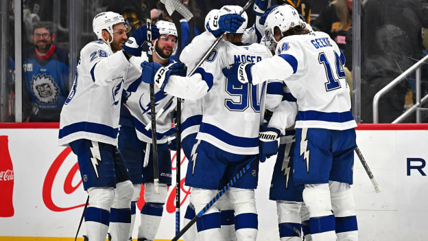 Point aide le Lightning à venir de l’arrière contre Pittsburgh