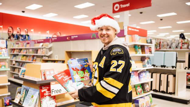 20251110_NG_Bruins_HolidayShopping_105