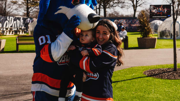 20250301_NSH_NYI_MASCOTS-6