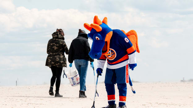 20260407_BeachCleanUp-19