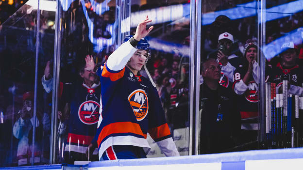 20251016_WIN_NYI_SJS_SCHAEFER_FIRSTSTAR-6