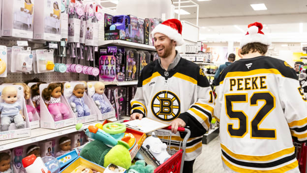 11-08-2024_DLE_Boston Bruins Holiday Toy Shopping32