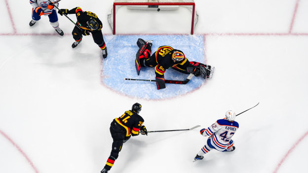 Edmonton Oilers v Vancouver Canucks