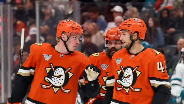 20250929_Sharks_Ducks_Robinson_0412