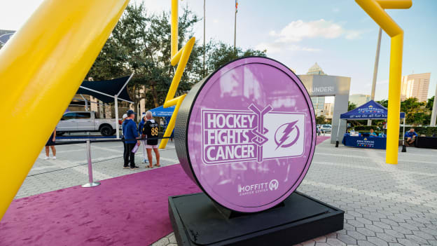 251123TBLvsPHI_HockeyFightsCancer093cbl