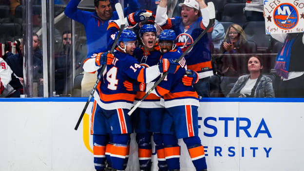 20251010_WSH_NYI_SCHAEFER_FIRSTNHLGOAL-14