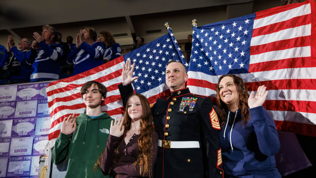 251123TBLvsPHI_HockeyFightsCancer312cbl