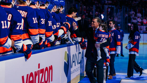 20251213_NYI_TBL_LAFONTAINE_CEREMONY-25