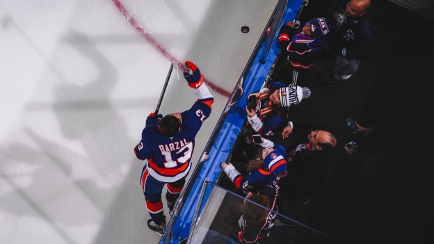 20251104_NYI_BOS_WARMUPS-9