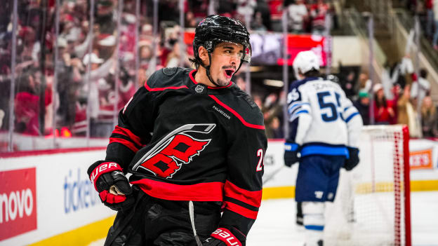 251128_November_Favorites_JL100996