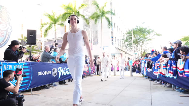 Photos: Winter Classic Arrivals