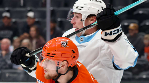 20250921_Kings_Ducks_Vasquez_0177