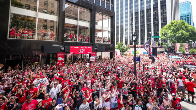 260620_CAR_Victory_Parade_JL508090