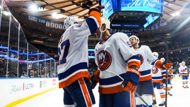 20251108_NYR_NYI_WIN_HIGHIVES-17