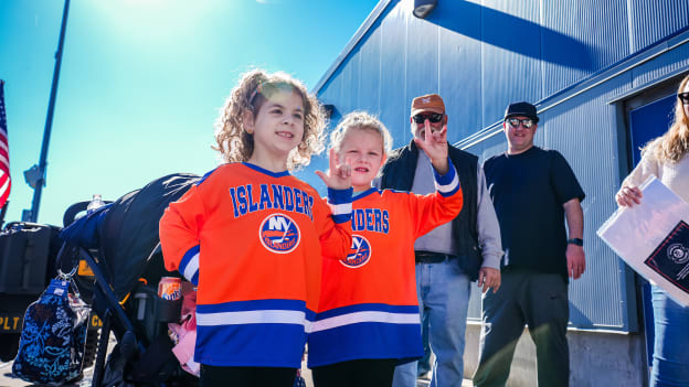 PHOTOS: Military Children Try Hockey For Free