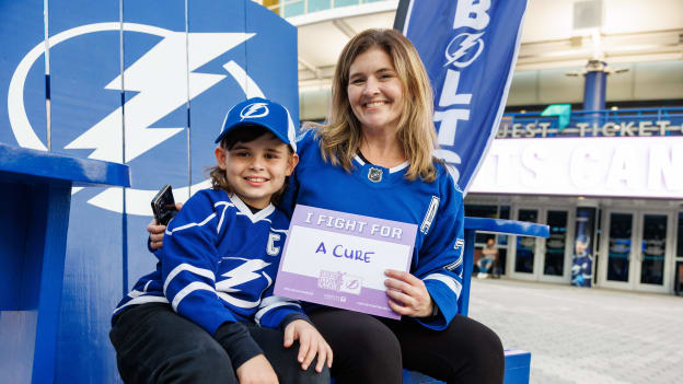 251123TBLvsPHI_HockeyFightsCancer054cbl