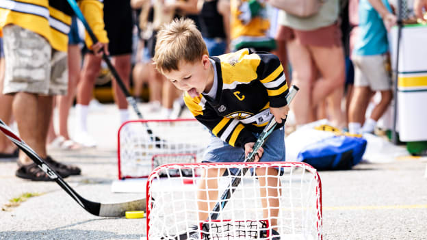 20250906_dle_bruins fan fest fitchburg18