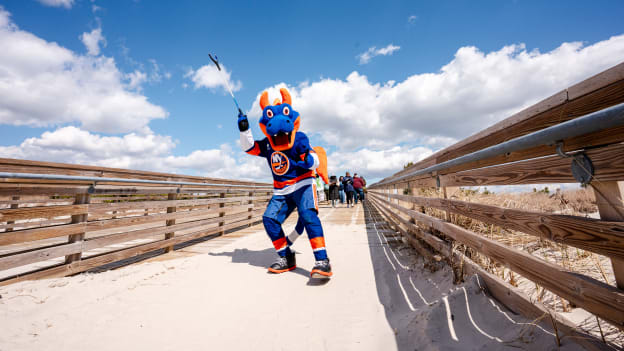 20260407_BeachCleanUp-14