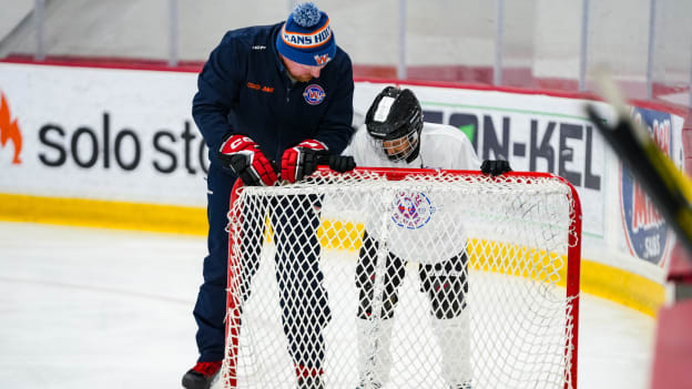 PHOTOS: Islanders Learn to Play