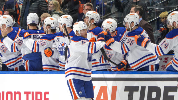 Edmonton Oilers v Vancouver Canucks