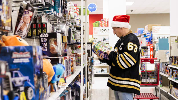 11-29-2023_DLE_Boston Bruins Toy Shopping12