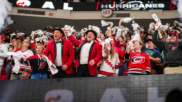 21_250422_CARvsNJD_RD1_GM2_JL204184