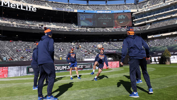 PHOTOS: Islanders Stadium Series