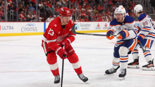 Edmonton Oilers v Detroit Red Wings