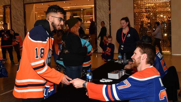 West Edmonton Mall Autograph Session