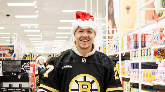 11-29-2023_DLE_Boston Bruins Toy Shopping29
