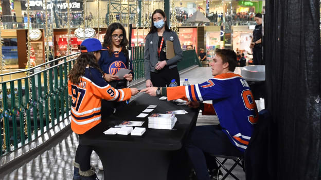 West Edmonton Mall Autograph Session