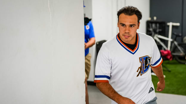 250912_Digital_Durham_Bulls_Stankoven_First_Pitch_JL100858