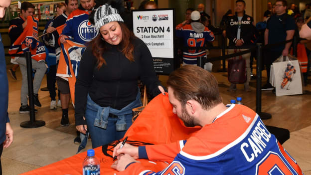 West Edmonton Mall Autograph Session