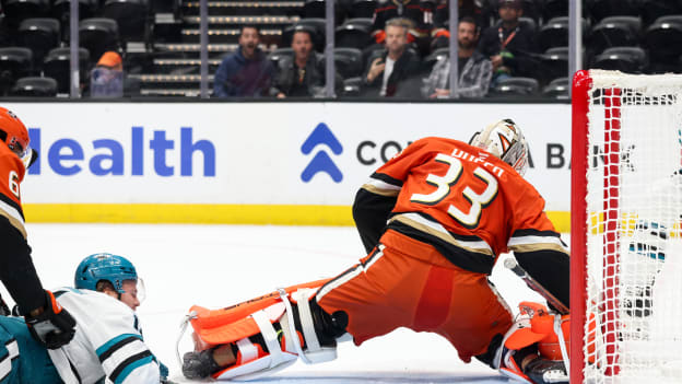 20250929_Sharks_Ducks_Robinson_0483